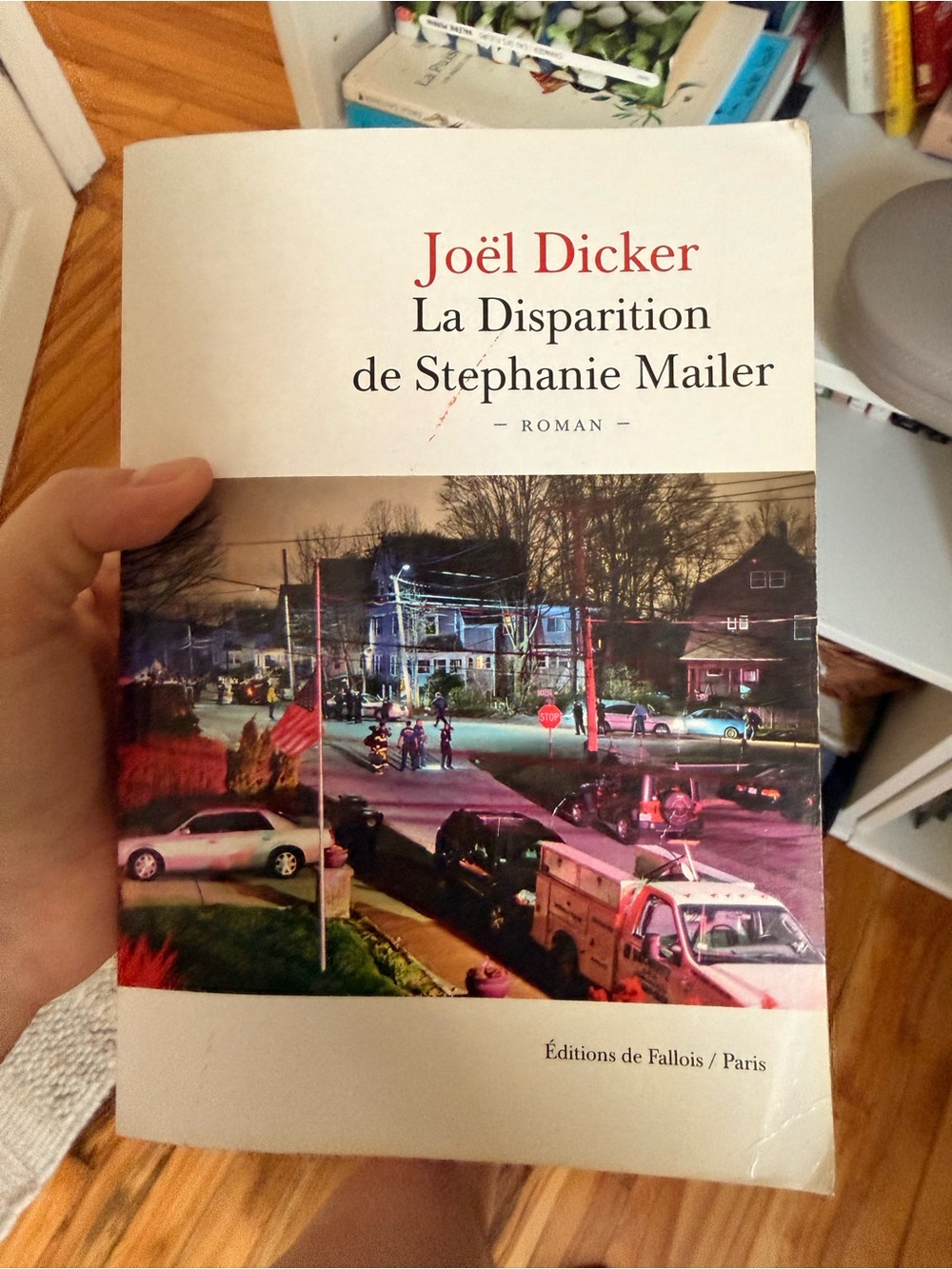 Joël Dicker La Disparition de Stephanie Mailer — White Cover with Color Photo